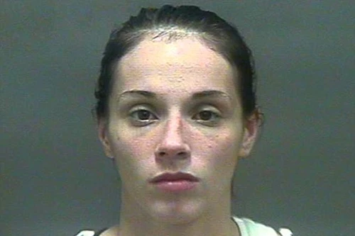 Dã man mẹ hành hạ con 10 tháng tuổi