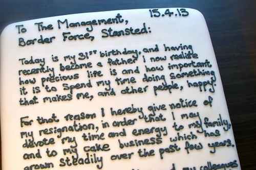 Đơn xin nghỉ việc bằng bánh ngọt