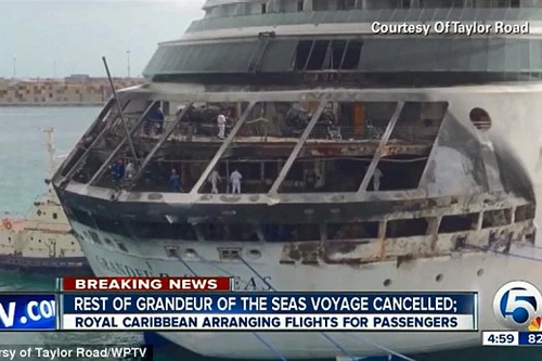 Siêu tàu bốc cháy, hơn 2000 hành khách hoảng loạn.