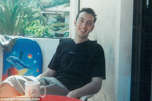 Cha mẹ đồng tính lạm dụng tình dục con nuôi