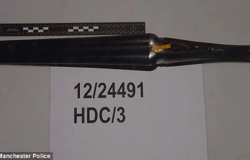 Táng tận lương tâm, mua bia "ăn mừng" sau khi giết cả cha lẫn mẹ