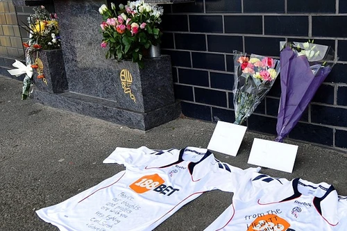 Muamba chưa qua được cơn nguy kịch