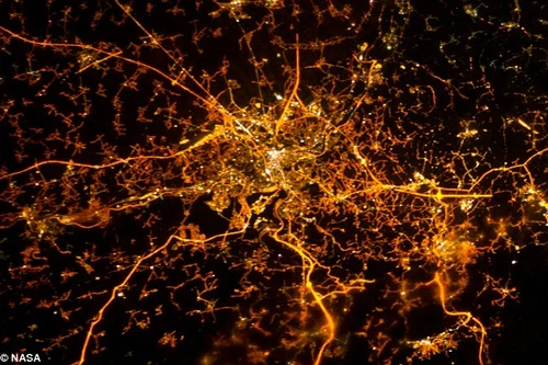 Lung linh các thành phố qua ống kính của NASA