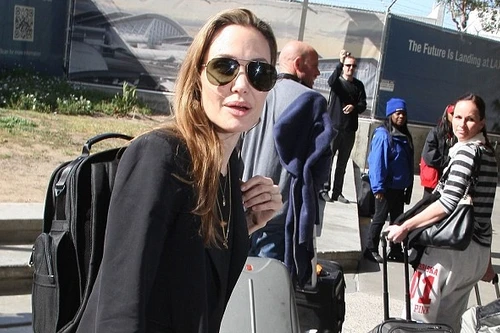 Angelina Jolie: “ Tôi và Brad Pitt chưa làm đám cưới”