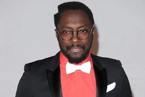 Ca sĩ Will.i.am tạo dáng kém duyên bên xế hộp