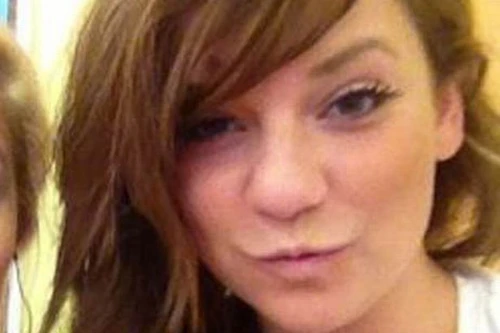 Nữ sinh hả hê sau khi mời bạn về phá nhà tanh bành