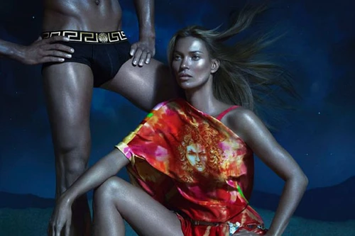 Kate Moss đẹp ngỡ ngàng khi hóa thân thành nữ thần Amazon