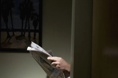 Bị rắn cắn của quý khi đi vệ sinh