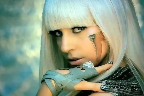 Lady Gaga bị công ty sản xuất đồ chơi kiện 10 triệu USD