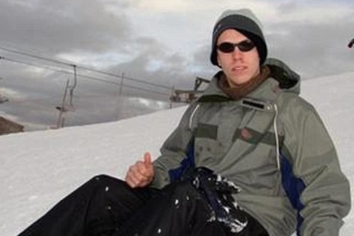 Tiến sĩ vật lý nhảy lầu tự tử vì không có việc làm