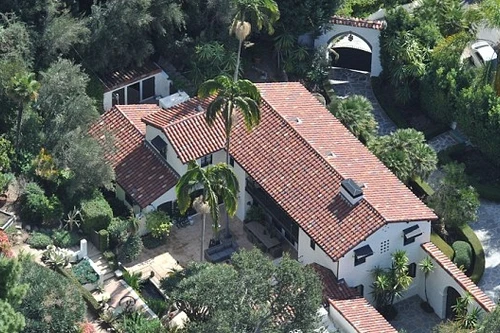 "Ma cà rồng" Robert Pattinson tậu biệt thự Hollywood