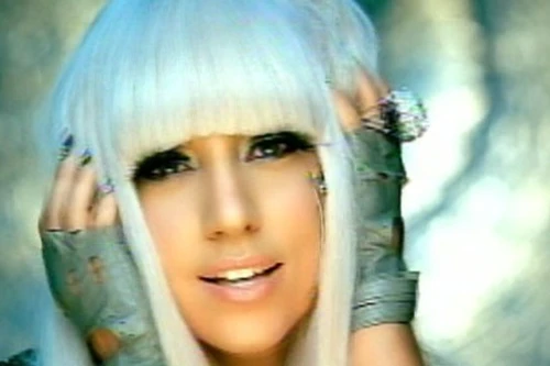 Lady Gaga cầu nguyện cho nạn nhân vụ cháy hộp đêm