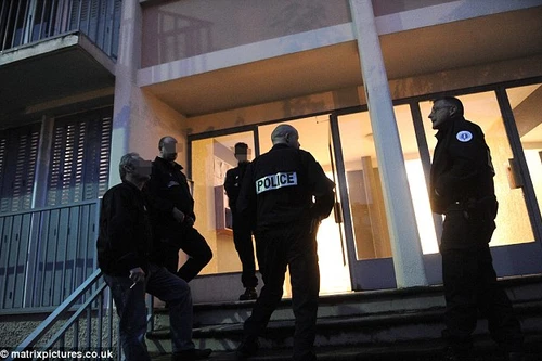 Ghê sợ vụ cha nhẫn tâm cắt cổ hai con