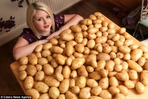 Cô gái ăn 13.000 củ khoai tây nướng thay thức ăn