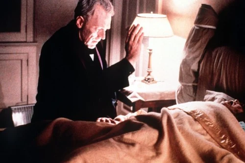 Tiếng gọi mục sư vọng lên từ trong nấm mồ