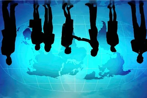 Thế giới đảo ngược trong mắt người phụ nữ ở Serbia