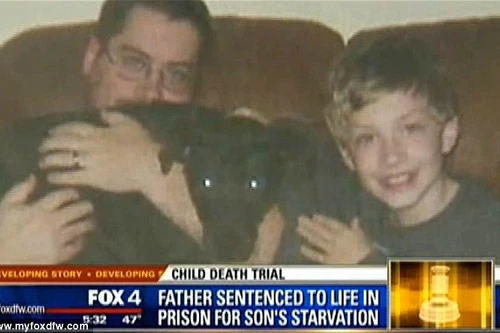 Bố độc ác bỏ đói đến chết con trai rồi ném xác con 