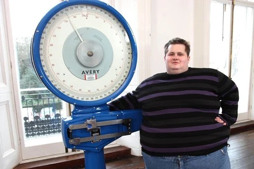 Người đàn ông có chiều ngang dài hơn chiều dài