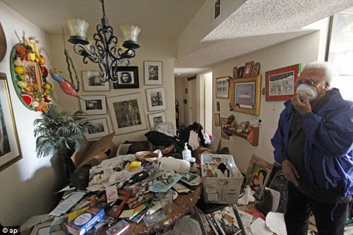 Chết khô cả năm, hàng xóm mới phát hiện