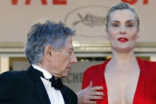 Bỏng mắt với thân hình nõn nà của nữ diễn viên 46 tuổi.