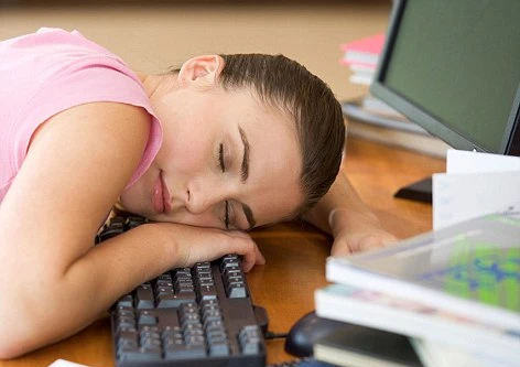 Làm việc hơn 8 giờ một ngày tăng nguy cơ bệnh tim lên đến 80%