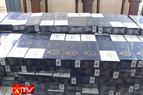 Dùng xe máy vận chuyển thuốc lá ngoại nhập lậu