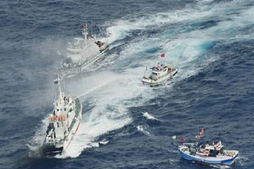 Nhật Bản siết chặt tuần tra đề phòng tàu cá Trung Quốc “trộm san hô“