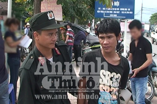 Bắt đối tượng nhiễm AIDS, giấu ma túy trong người