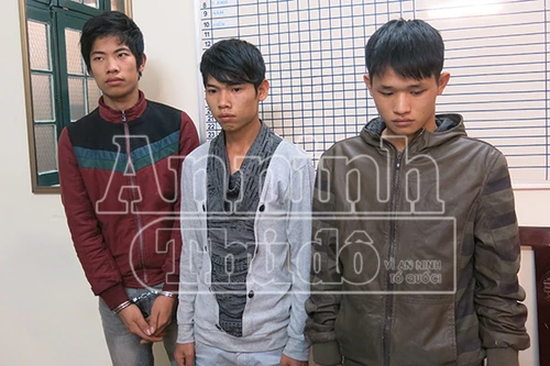 Nhóm cướp “teen” ngang nhiên tấn công lái xe taxi