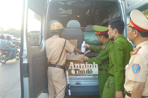 Chở khách kèm theo “thuốc độc” để kiếm lời