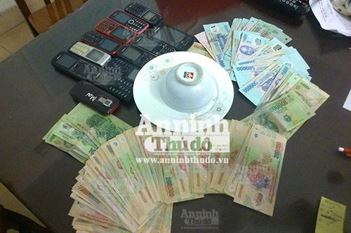 Gắn camera ngoài cửa, ung dung ngồi trong nhà “sát phạt”