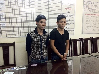 Mang sỏi đá đi cướp, sẵn sàng tấn công để tẩu thoát