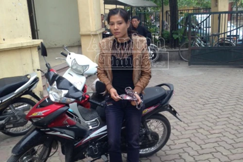 “Nữ quái” vào tận UBND phường để trộm cắp