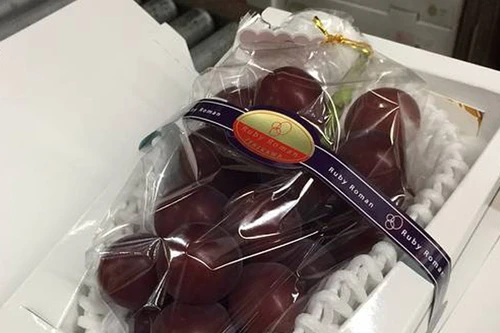 Chùm nho giá 8.200 USD