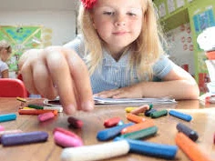 Phát hiện sợi amiăng trong bút chì màu Trung Quốc