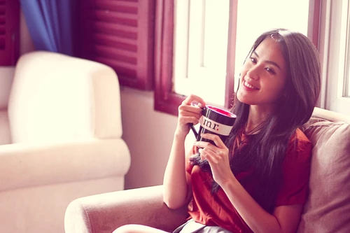 Bùi Anh Tuấn công khai kết đôi với Tú Vi