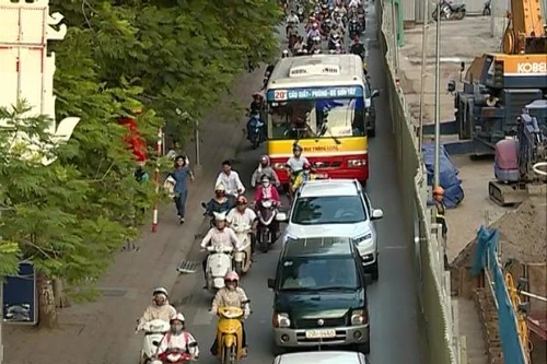 Giãn tần suất 1 số tuyến xe bus hoạt động trên Quốc lộ 6 và Quốc lộ 32