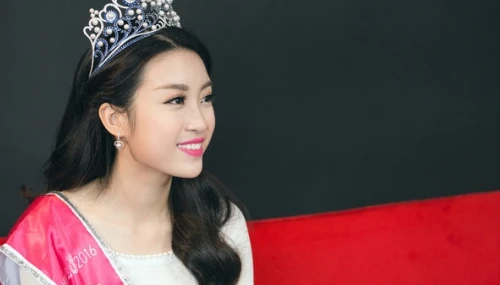 Hoa hậu Mỹ Linh "phản pháo" tin đồn chỉnh sửa răng