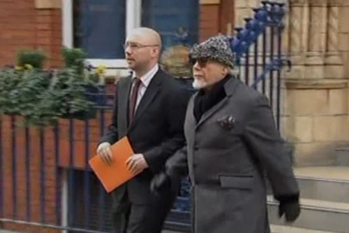 Anh bắt giữ cựu ca sỹ nổi tiếng vì scandal xâm hại tình dục