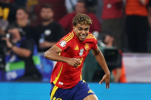 Thần đồng Yamal xô đổ kỷ lục mọi thời đại của Ronaldo