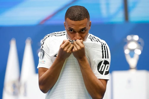 Thế mạnh bất ngờ giúp Mbappe ghi điểm trong buổi ra mắt Real Madrid