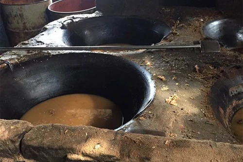 Phát hiện cơ sở chuyên sơ chế bì, mỡ lợn bẩn 