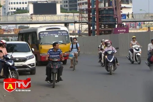 Xe bus "nhái" lấn át xe bus thật, gây mất TTATGT