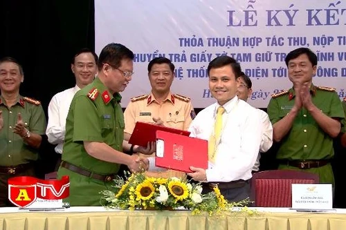 Thu, nộp phạt vi phạm hành chính trên lĩnh vực giao thông qua đường bưu điện 