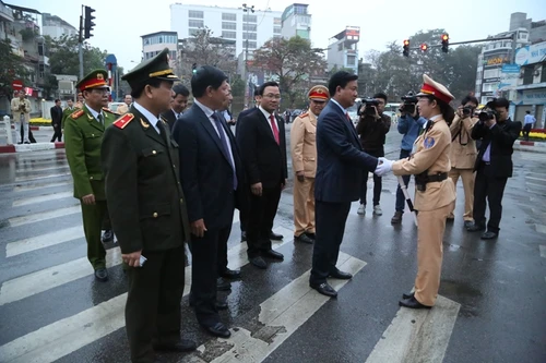 Cảnh sát giao thông Hà Nội ra quân đảm bảo ATGT đầu năm mới