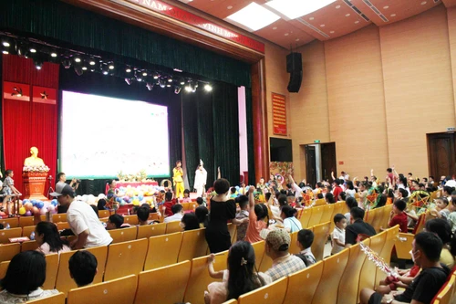 Sôi động 'Đêm hội trăng rằm' Cụm thi đua số 2 Công an Hà Nội