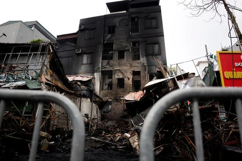 Điều gì còn sót lại sau vụ hỏa hoạn lúc rạng sáng trên đường Nguyễn Hoàng?