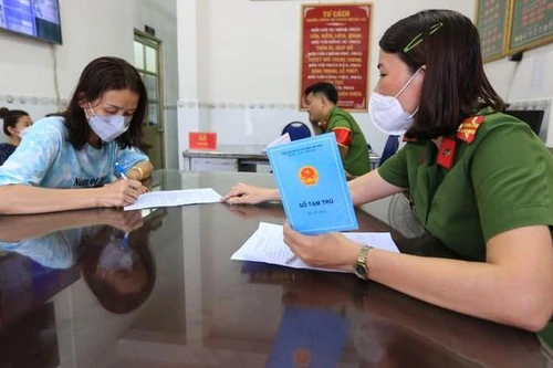 Bộ Công an không thu hồi hộ khẩu, sổ tạm trú bằng giấy khi những giấy tờ này hết giá trị