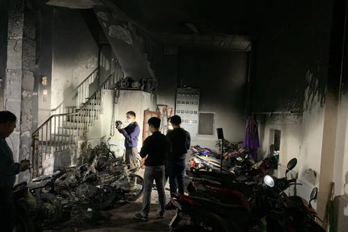 Xem công tác khám nghiệm hiện trường vụ cháy tại phường Phú Đô, khiến 1 cô gái tử vong