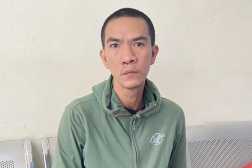 Tạm giữ hình sự đối tượng đốt tủ quần áo của bạn gái gây cháy căn hộ chung cư